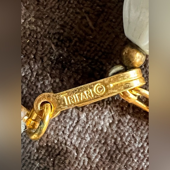 TRIFARI VINTAGE WHITE milk glass GOLD SET NECKLACE + earrings set - Picture 6 of 7